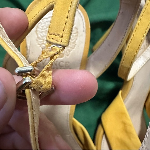 Vince Camuto sandals heels with SIGNS OF WEAR - Picture 6 of 7